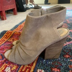 Vince Camuto Tan High Heels Size 9.5